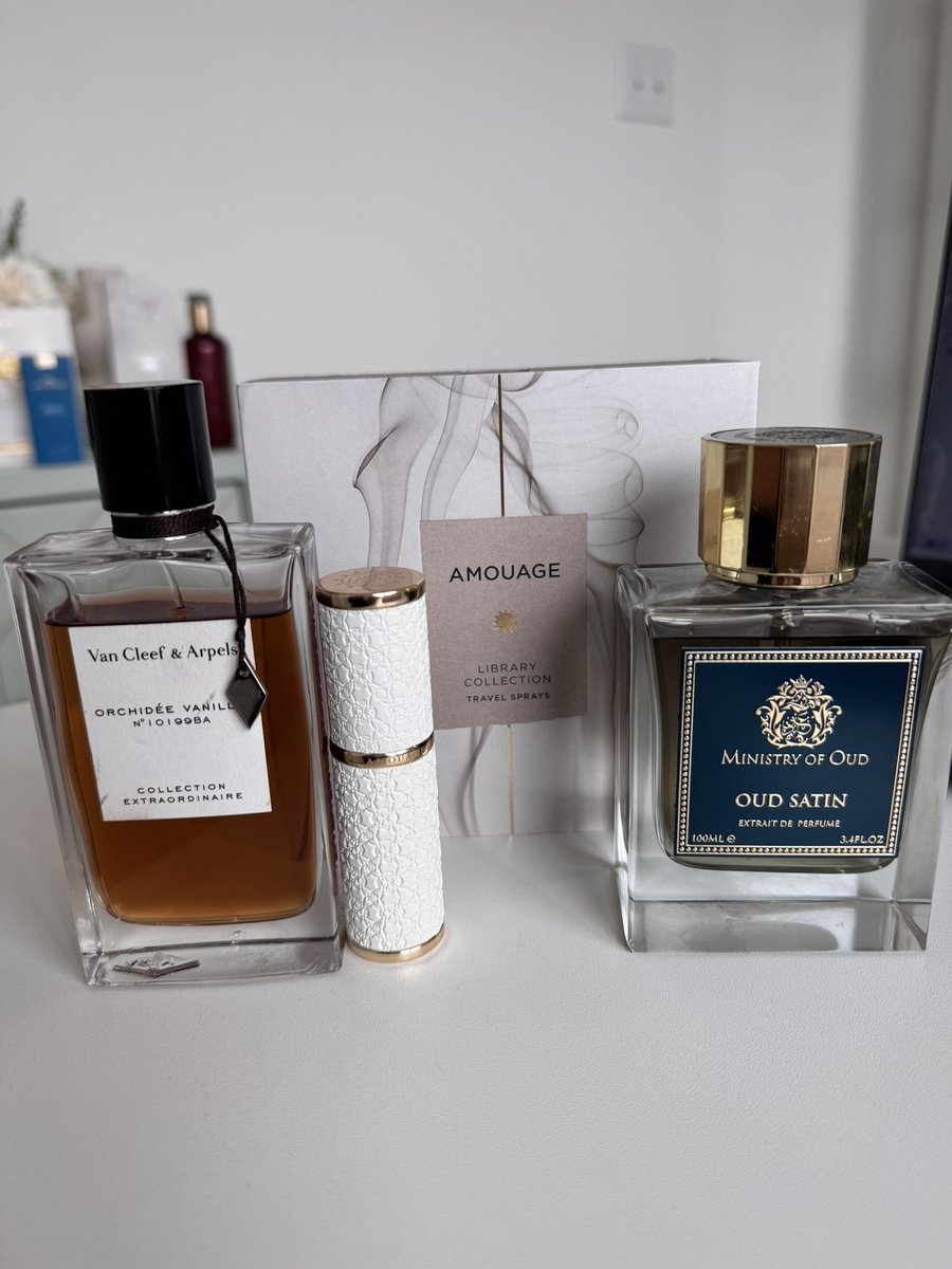 #sotd 

Ministry of oud “oud satin” x Van Cleef and Arpels “Orchidée Vanille darkened with a few spritz of Amouage’s Royal Tobacco.

Sweet, oudy and skanky. I need that energy for today cos people are moving mad and I gotta move madder.

P.S: My orchidée vanille has macerated and