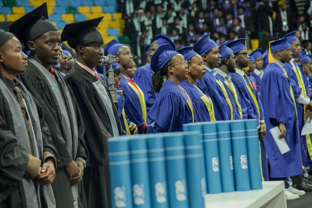 Today, at the #RP7thGraduation ceremony, Hon. @gtwagirayezu acted as Chancellor and conferred degrees to the first cohort of Bachelor of Technology, diplomas and advanced diplomas to 3024 graduands /class of 2024 who completed their studies in different #TVET programs.