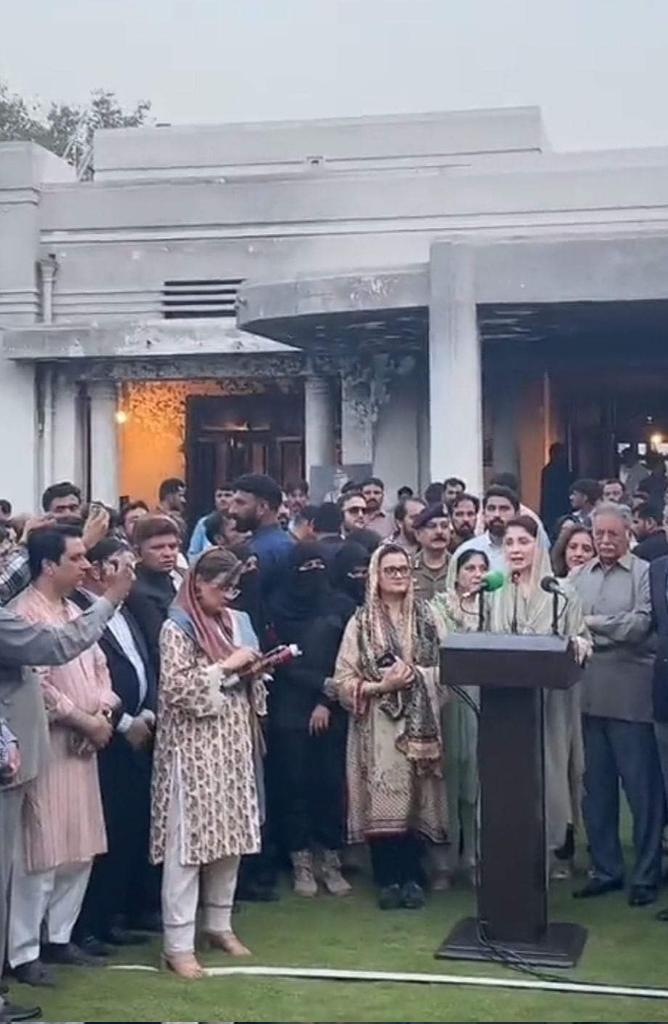 آج (فارم 47 والی )وزیر اعلی پنجاب کے گھر سے نکلا ماتمی جلوس اختتام پذیر ہوا اس جلوس کی سربراہی دوسروں کی ننگی ویڈیوز رکھنے والی مریم نواز کررہی تھی #May9th_FalseFlag #نو_مئی_بہانہ_PTI_نشانہ
