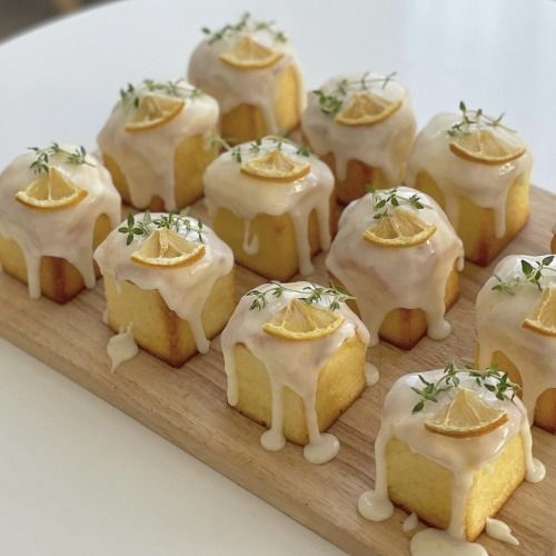 daily_dolce's tweet photo. Mini lemon cakes https://t.co/zsi9H1GvzI