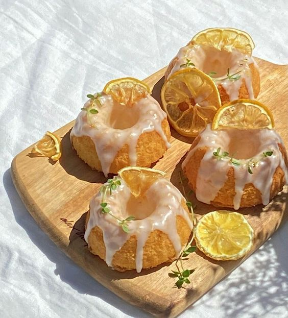 Mini lemon cakes