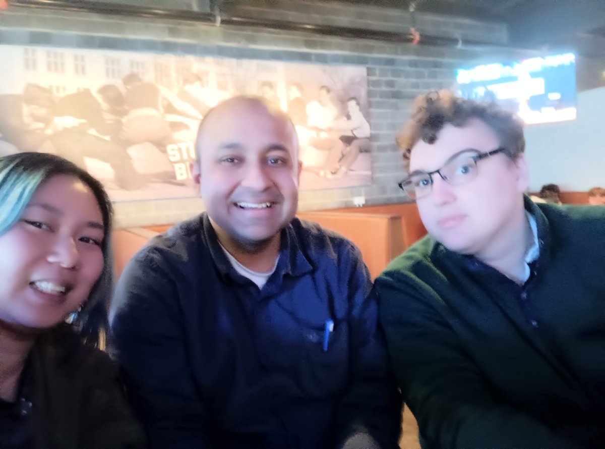 CDVento's tweet image. And life goes - the original PHD Bioinformatics students - together again. Ali @doctor_no and Jenn