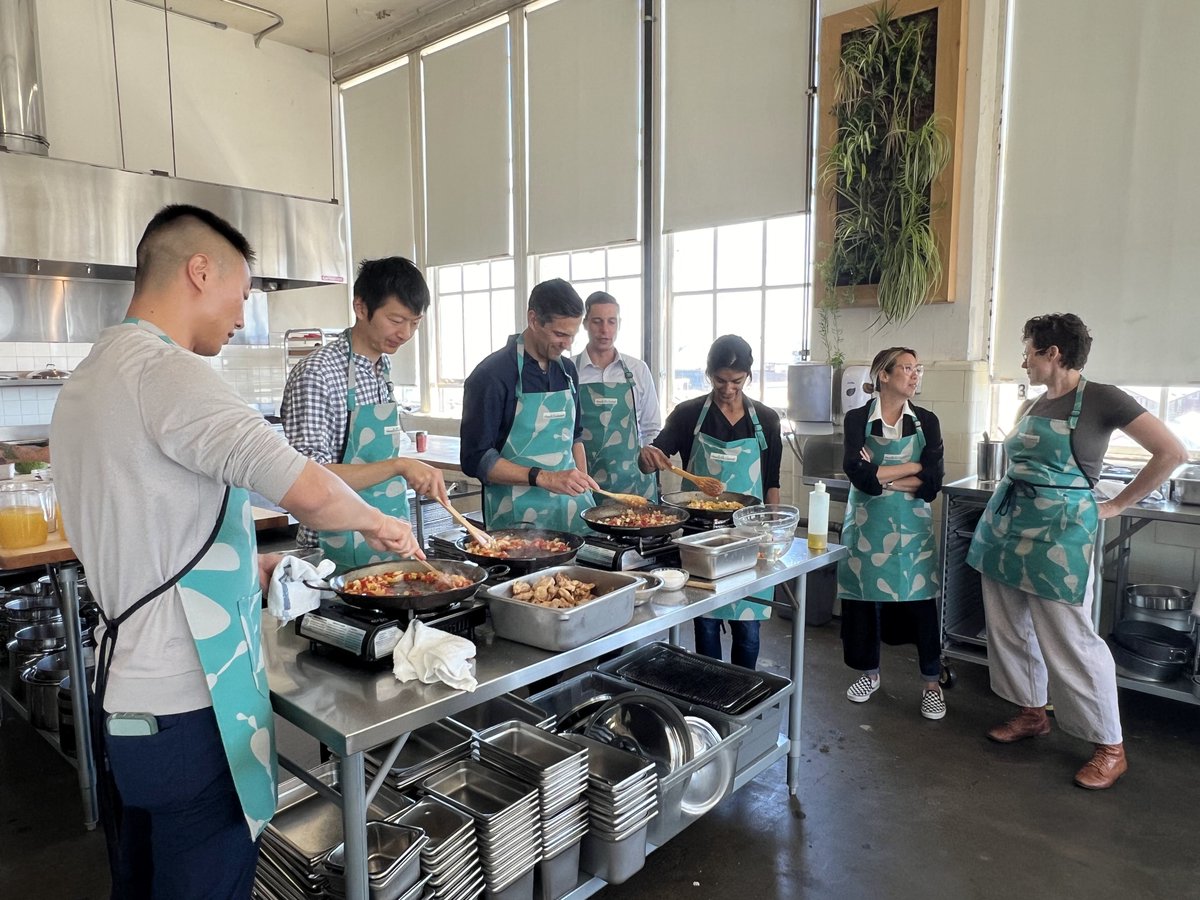 theziphq's tweet image. We’re cooking up something special! Zip’s leaders had some fun this week learning how to cook some delicious Spanish 🇪🇸 food at Hands On Gourmet in SF. Paella and churros were on the menu, as well as some other fantastic treats! 👩‍🍳 👨‍🍳