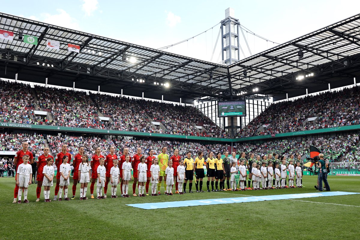 44400 people were in attendance to watch the German Cup final 

A Sold out finale 🔥 🔥 

📸 Getty #DFBPokalFrauen
