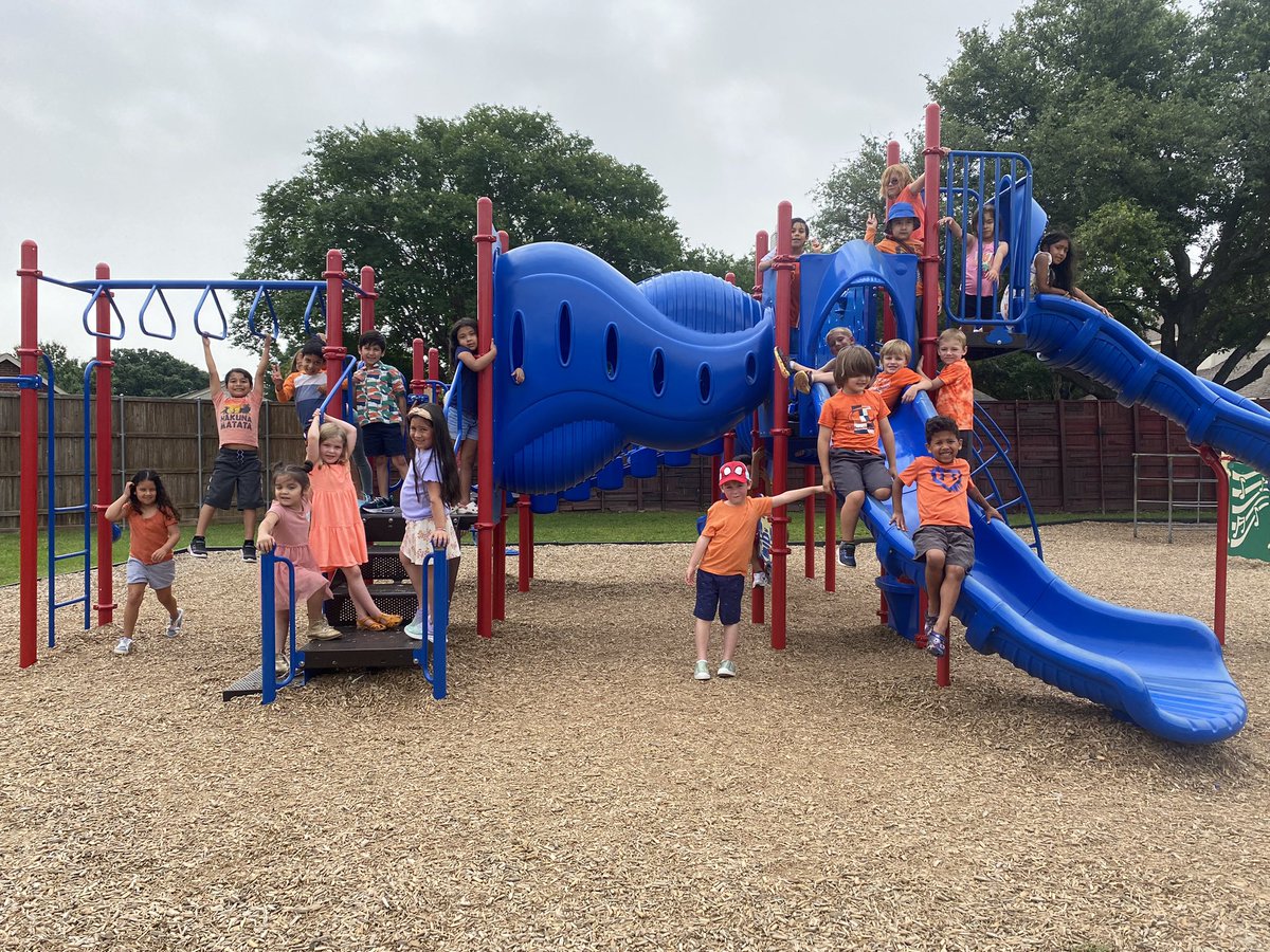 O is for Orange!! 🍊 nos gusta mucho el color naranja 🧡 #KínderEsMaravilloso #OrangeYouGladItsAlmostFriday #WilsonWay