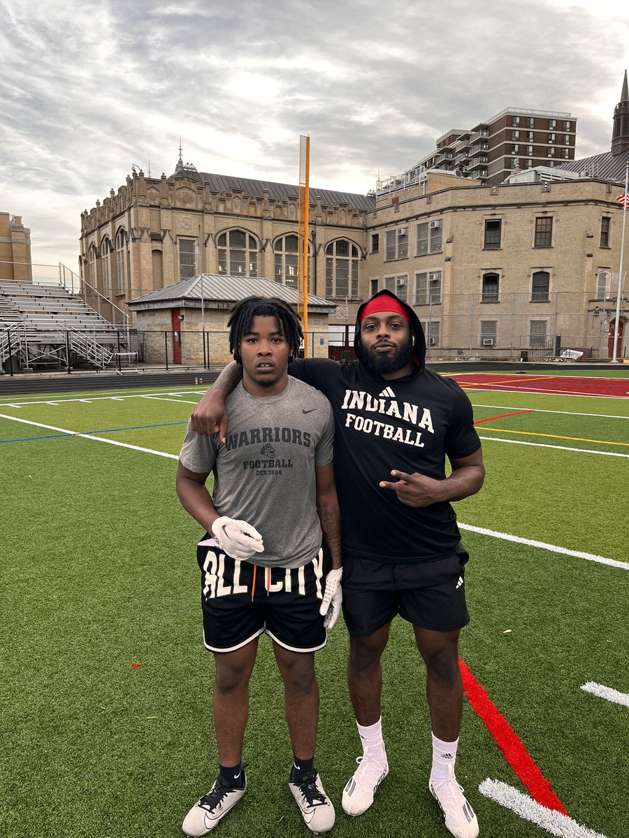 6AM practices are in our DNA. When Big10 RB <a href="/Lawtyy17/">Ball Like Im Kobe 🙏🏾🐍</a> comes by to mentor 2027 RB <a href="/GomezQuada7080/">Quadare Gomez</a> and get a workout in with the team! <a href="/IndianaFootball/">Indiana Football</a>