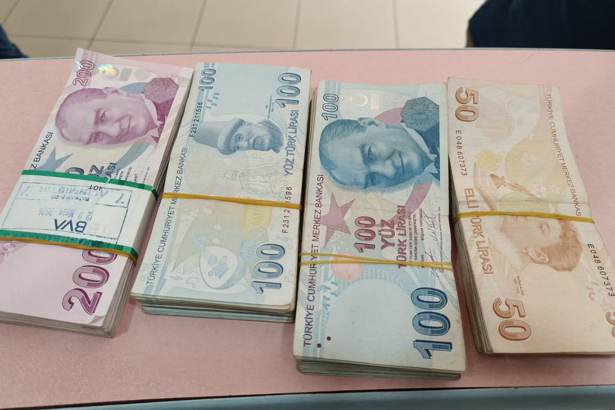 🔴Batman'da yaşayan ve ismini vermek istemeyen bir kadın, Gazze'de yaşanan katliamlara kayıtsız kalmayarak Umreye gitmek için biriktirdiği parayı işgal rejiminin saldırısı altındaki Gazze'ye ulaştırılmak üzere Umut Kervanı Vakfı’na verdi.