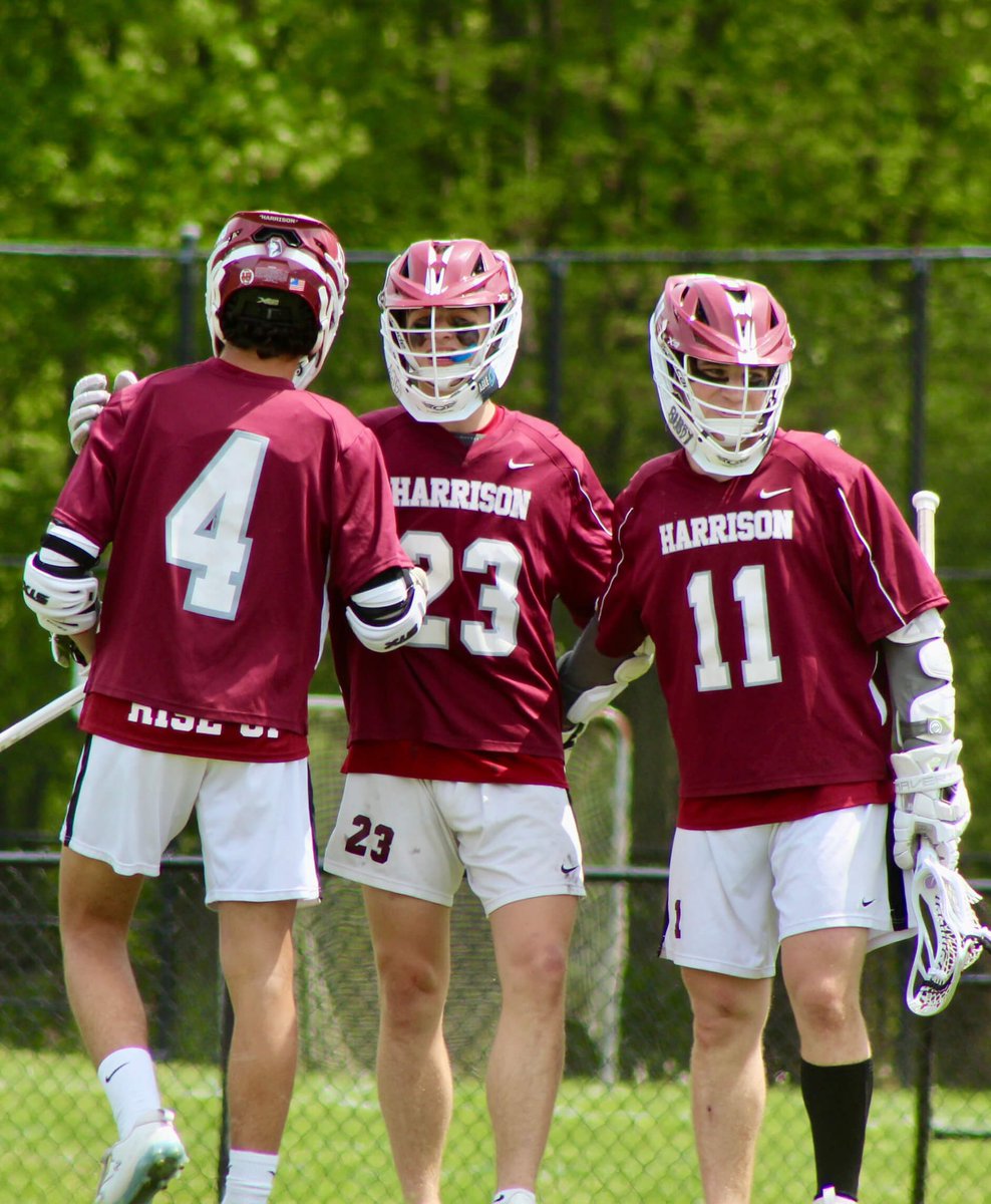 Game Day‼️ The Huskies will wrap up the regular season today with a league matchup against the Rye Garnets. 📍Louis M. Klein Middle School Turf ⏰5:00PM