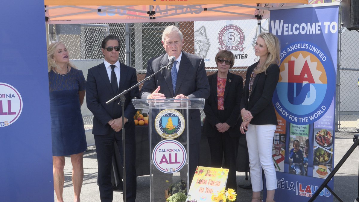 A special thanks to <a href="/USDA/">Dept. of Agriculture</a> Secretary <a href="/SecVilsack/">Secretary Tom Vilsack</a> for uplifting <a href="/LASchools/">Los Angeles Unified</a> as a model in the nation to demonstrate how an urban school district is bringing fresh foods to <a href="/LASchools/">Los Angeles Unified</a> students.