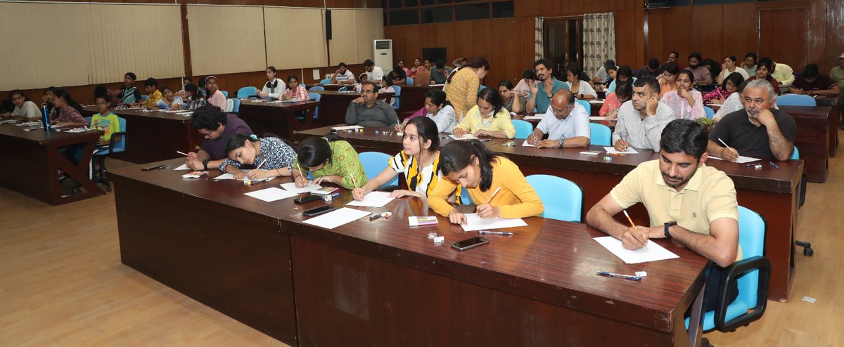 As part of Swachhta Pakhwada being organized by CSIR-IHBT, a slogan writing competition for spreading awareness on different aspects of cleanliness was organized on May 9, 2024. Staff members, research scholars, and staff wards participated in the event.