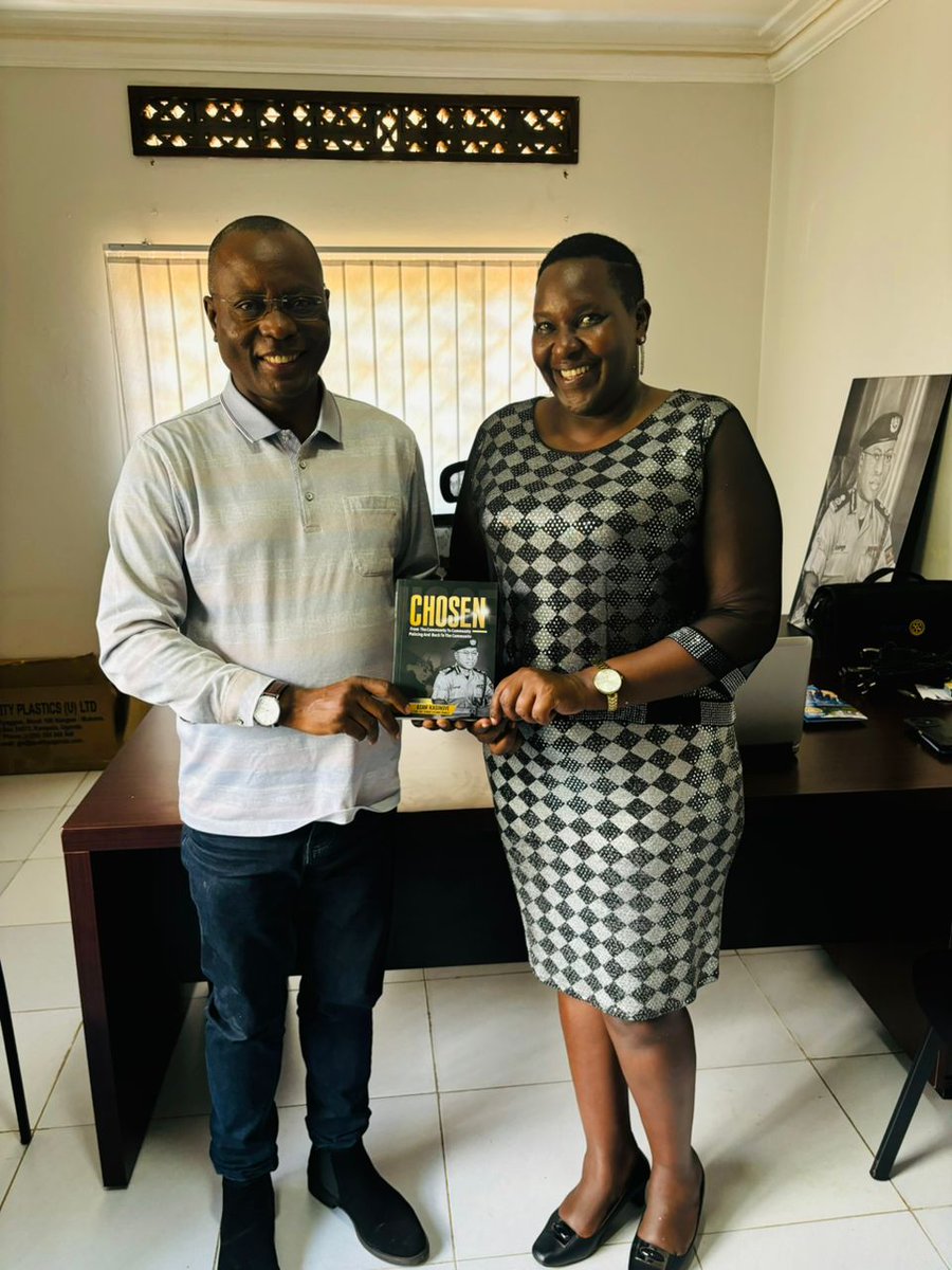 Atuhaire Jacklet Rwabukurukuru (@rwabukurukuru) on Twitter photo With my great Friend AIGP (Rtd) Asan Kasingye in his new lovely offices in Ntinda, where he continues to serve Uganda and Ugandans. ....indeed Chosen🥰
He got me a signed copy of the famous book...chosen From the community to community policing and back to community <a href="/AKasingye/">AIGP(Rtd) Asan Kasingye</a> With my great Friend AIGP (Rtd) Asan Kasingye in his new lovely offices in Ntinda, where he continues to serve Uganda and Ugandans. ....indeed Chosen🥰
He got me a signed copy of the famous book...chosen From the community to community policing and back to community <a href="/AKasingye/">AIGP(Rtd) Asan Kasingye</a>