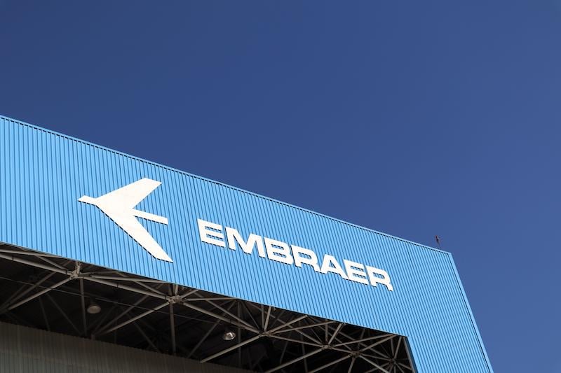 Podcast: Will @Embraer step up to challenge the duopoly? The last company to take on @Airbus and 2Boeing was crushed, but market conditions could be ripe for another challenger. BofA analyst Ron Epstein joins to discuss what Embraer might do. aviationweek.com/podcasts/check…