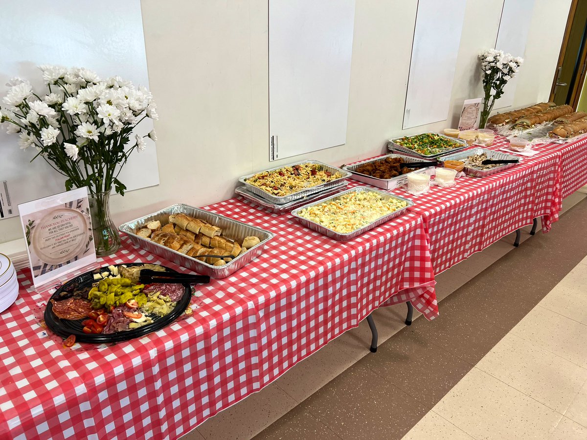 🍝🇮🇹 Bell Middle School's PTA is serving up some Italian flair today with a pop-up restaurant to thank our amazing teachers during #TeacherAppreciationWeek! Thank you for all you do! #BellPTA #ThankATeacher @chappaqua_csd @BobbyBellMS