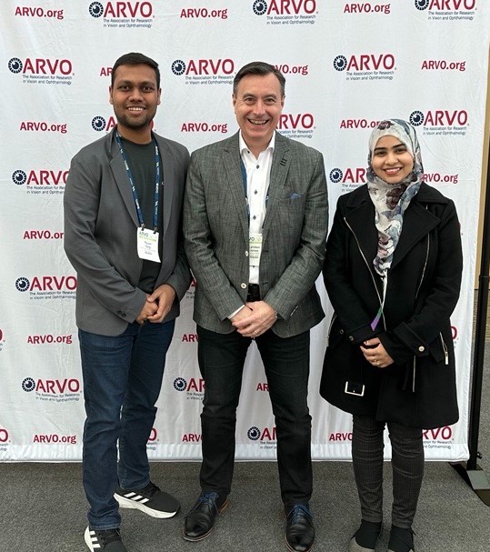 It was #ARVO2024 Day 4 yesterday, and we finally managed to get a shot of all CORE members in Seattle this year! We even managed to capture fellow School of Optometry colleague Vivian Choh in one of the pics!