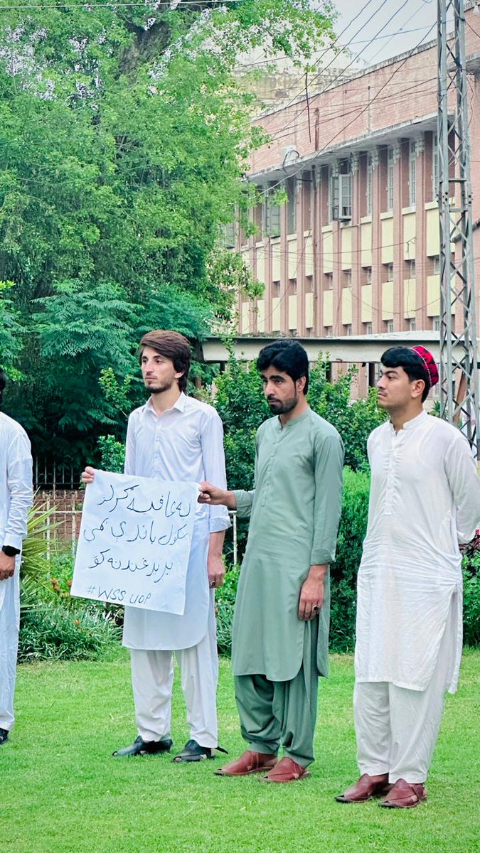 آج وزیرستان سٹوڈنٹ سوسايٹی آف پشاور کے زیرانتظام احتجاج میں شرکت کی۔عافیہ گرلز سکول پر حملے کے خلاف شدید احتجاج کی گٸ۔میں بذات خود ہر فورم پر عافیہ گرلز سکول اور ساتھ ساتھ پشتون بیلٹ میں گرلز ایجوکیشن کے آواز اٹھاو گا۔ @ManzoorPashteen