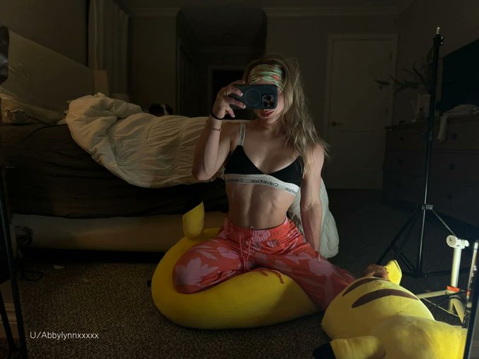 Post cheat meal https://t.co/4jiGmcEni3