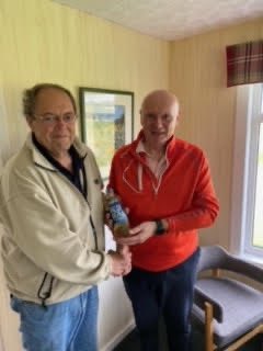 It was a double celebration for Stuart Greig today as he won the latest round of the @NorthPointDist Senior Stableford competition and won a bottle of our sponsors finest after bagging the nearest the pin prize too 🎯🏌️‍♂️ Well done Stuart 👍