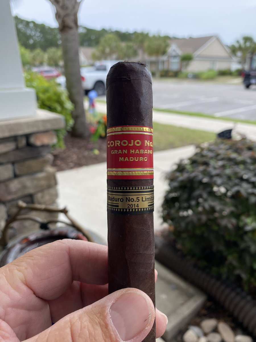 Everyday is a @gh_cigars corojo #5 maduro @GARCIGARS @JimLovesMB @TheSilverLeo @Not_That_JB @RebelChefJay @sctworthy @BigMikefromRom1 @cigarlifeguy @SitiRogers