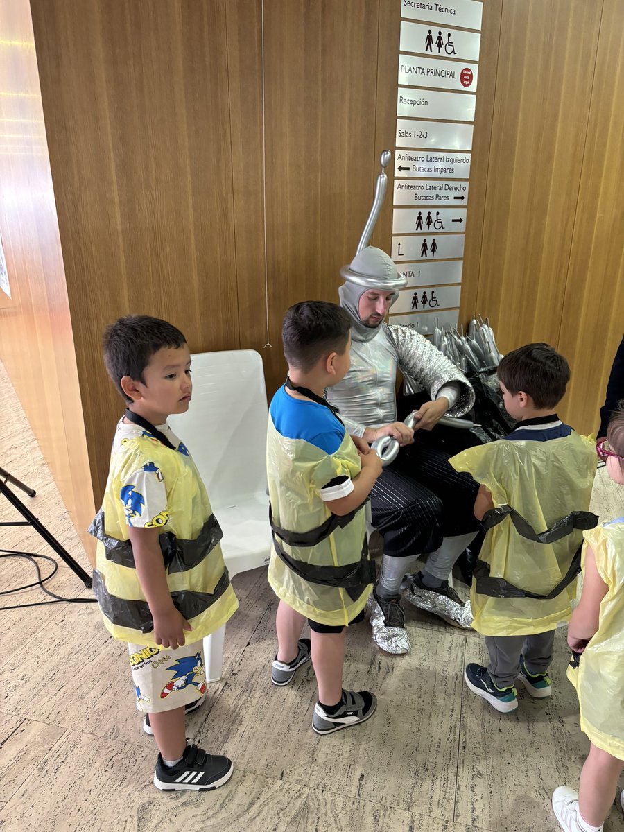 cprplasencia's tweet photo. 🤖¡Emocionante día en la VI Liga Extremeña de Robótica!
Hoy hemos disfrutado en el Palacio de Congresos de Cáceres🤖 @cprcaceres @robo_reto @ceipmiralvalle @enmarcha @InnovacionForm #Roboreto24 #scratch #codereto #steam #makeymakey @CeipLaseras https://t.co/s2rzIEcloI