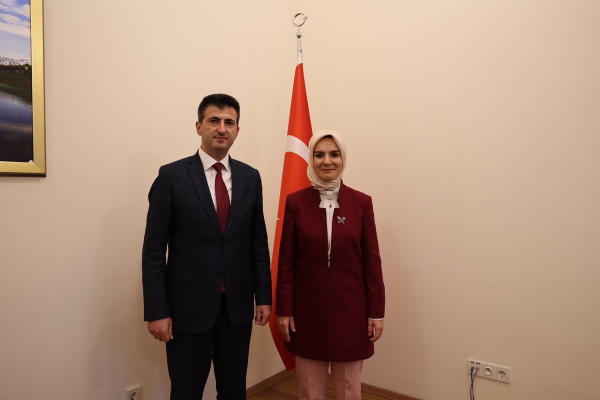 Yüce Meclisimizde Aile ve Sosyal Hizmetler Bakanımız Sn.Mahinur Özdemir Göktaş ile Terörle Mücadele Sırasında Yaralanıp Malul Sayılmayan Gazilerimiz üzerine görüşme gerçekleştirdik. @MahinurOzdemir @TmsyGaziler