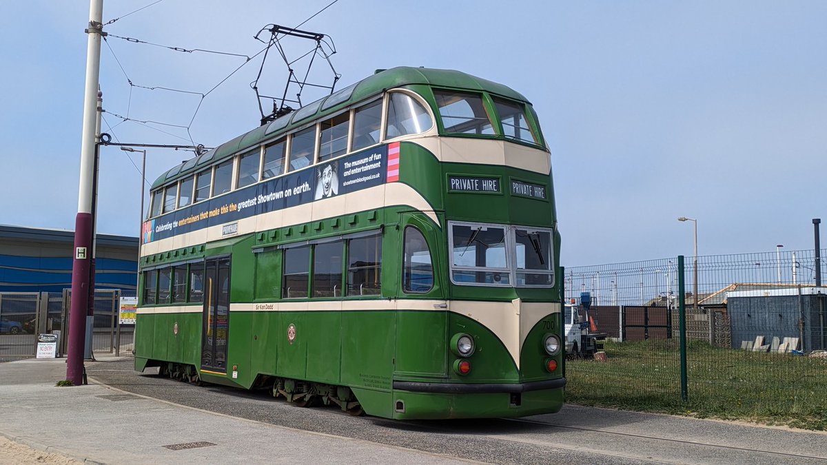 An interesting afternoon down at Pleasure Beach Loop with trams turning short and wrong line working. Finally managed to catch both advert trams together and a nice shot of 700 on the depot entry line @SStockwelll @303032T @David_B235 @BPL_North @tramathon @Guard_Amos @Fotter1965