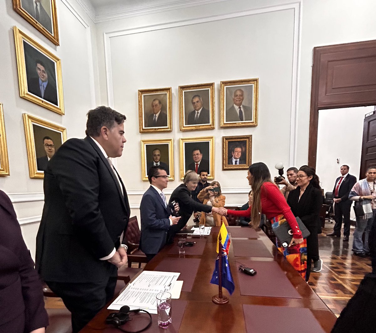 ¡Agradecemos la visita del Presidente de la Cámara de Representantes de #Australia 🇦🇺, @MiltonDickMP, que por primera vez visita América Latina, y quien eligió a Colombia como el primer destino de la región para escuchar a los congresistas frente a las diferentes apuestas