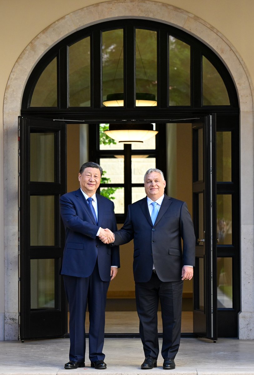 SpokespersonCHN's tweet photo. President Xi and Prime Minister Orban jointly announced the decision to elevate China-Hungary relationship to an all-weather comprehensive strategic partnership for the new era. https://t.co/vhcVPmd2NM