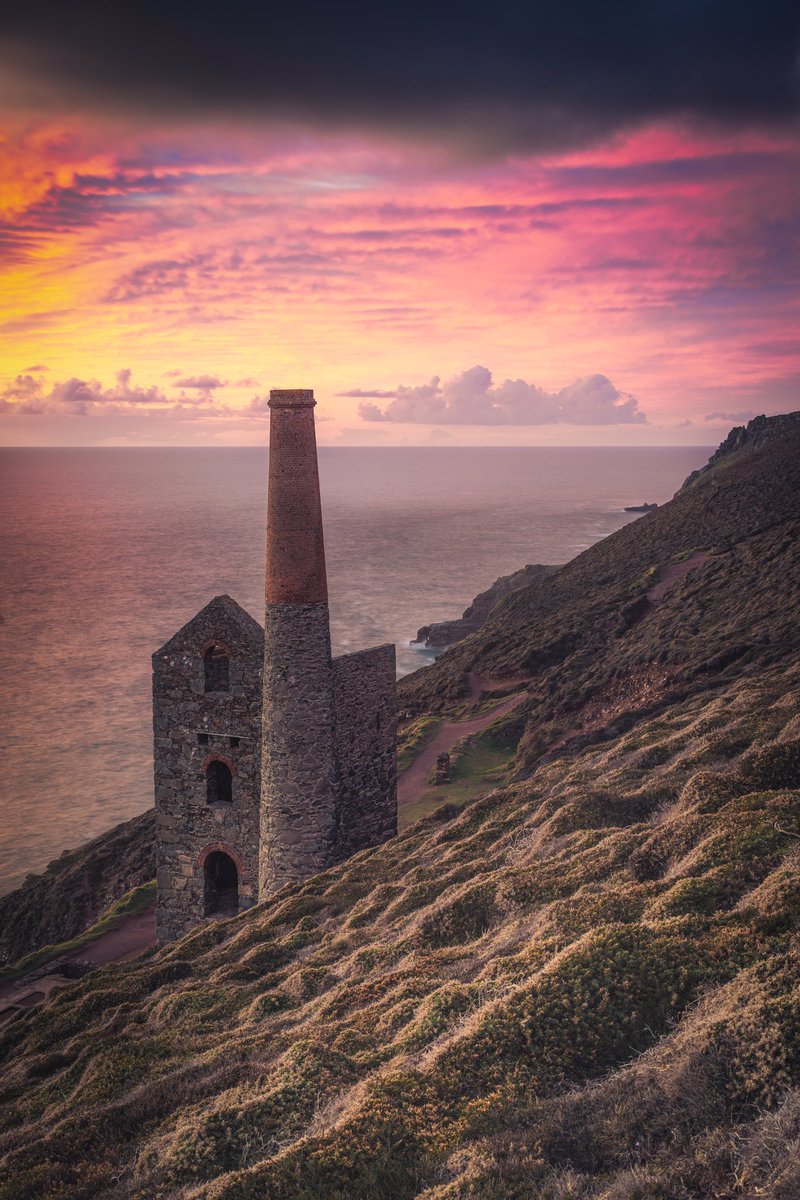 Sea pinks and sunset at Wheal Coates in Cornwall. #photography #cornwall #sunset #seapinks