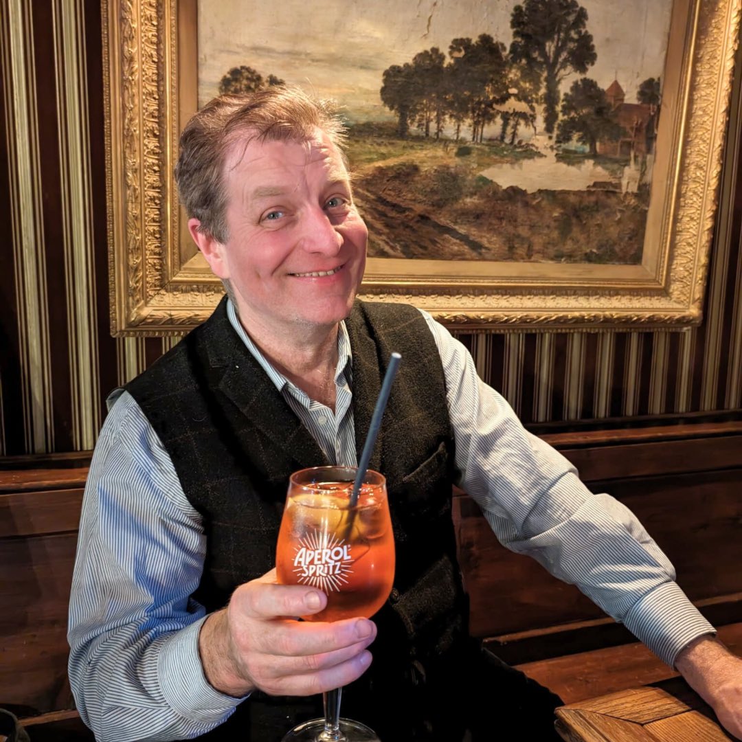 Cheers to Sunny days and Aperol Spritz’s ☀️🥂 #aperolspritz #sunnydays #beergarden #dublincity #ireland