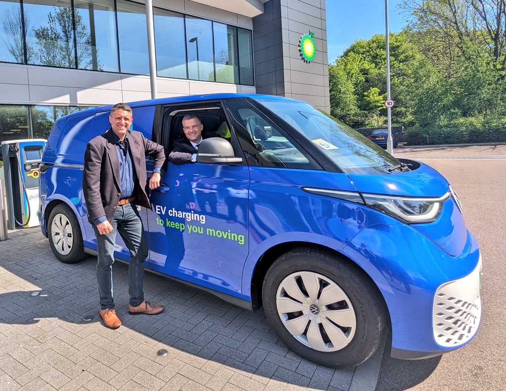 Fantastic to welcome the Transport Secretary @Mark_J_Harper to #MiltonKeynes and @bppulseuk's UK HQ ⚡ Thanks to Government investment MK has one of the highest numbers of electric charging points per 100k population in the whole of 🏴󠁧󠁢󠁥󠁮󠁧󠁿, including over 100 more than a year ago 🟢