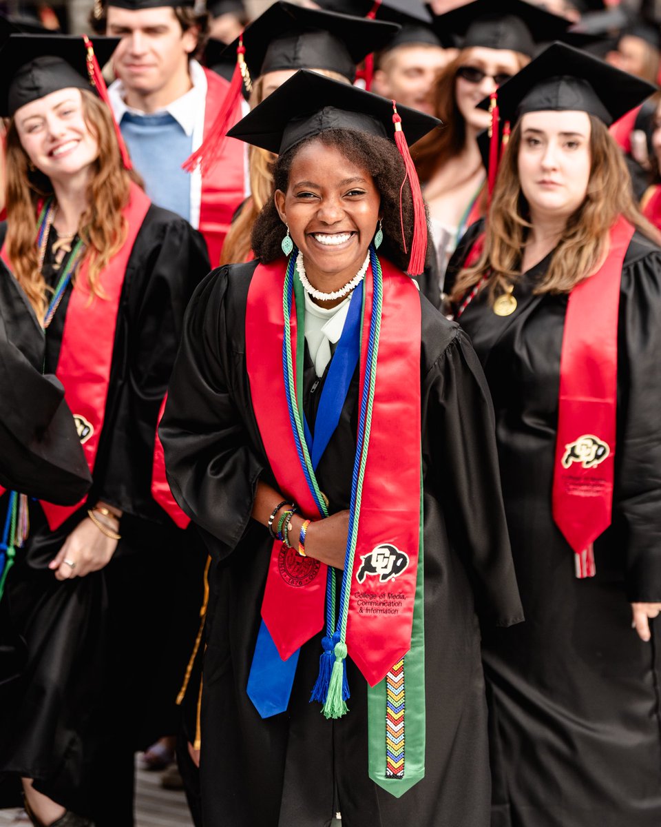 Congratulations grads 🎓🥹

We can’t do what we do without our students! Big things to come from this group 🦬