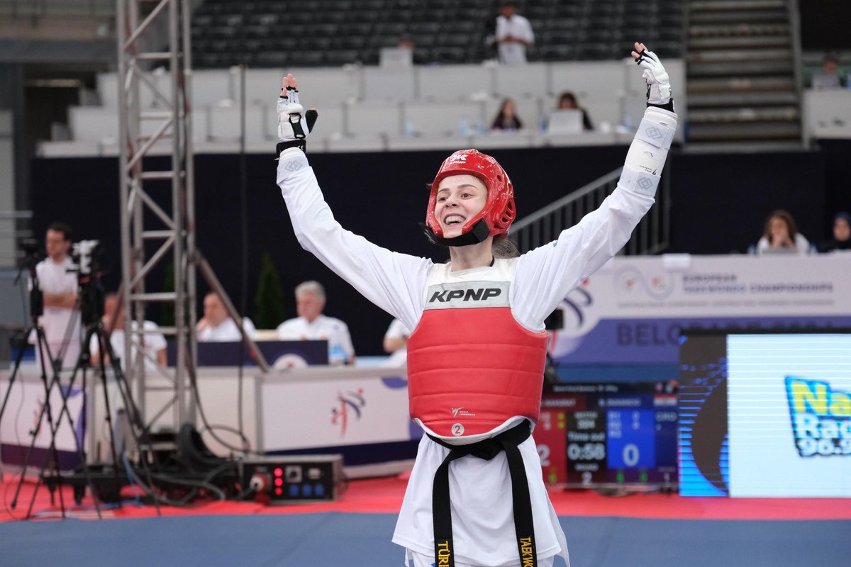 Merve Dinçel Kavurat Avrupa 2'ncisi!🥈

🥋Avrupa Taekwondo Şampiyonası'nda kadınlar 49kg'da mücadele eden Merve Dinçel Kavurat, finalde İspanya'dan Adriana Cerezo Iglesias'a mağlup olarak şampiyonayı gümüş madalya ile tamamladı.🇹🇷👏🏻