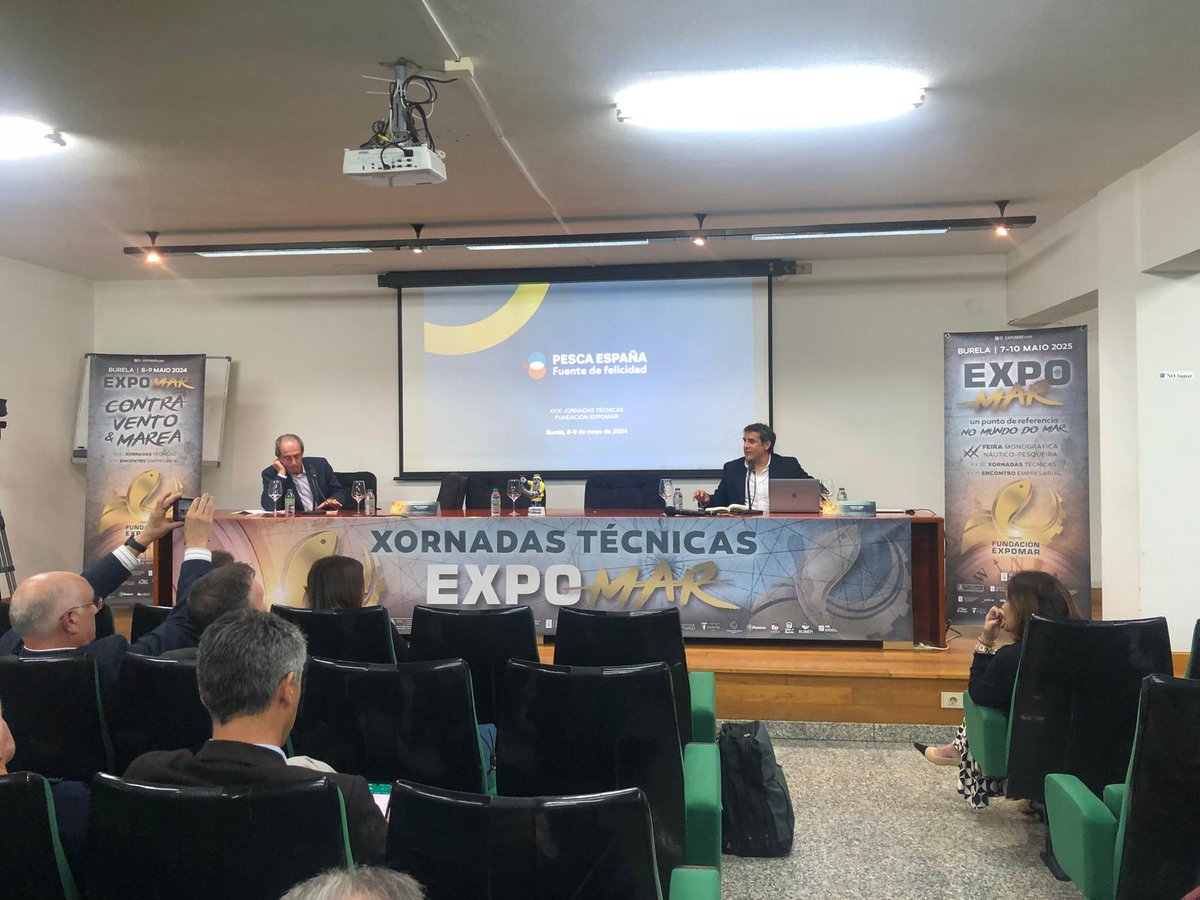 📢¡Continuamos con la 2ª jornada de #Expomar!  

Hoy, @AntonioNietos, gerente en #PescaEspaña, explica cómo actuamos ante los desafíos del sector pesquero y la importancia de una comunicación efectiva y en positivo para impulsar su desarrollo.  

@oppburela @ConcelloBurela