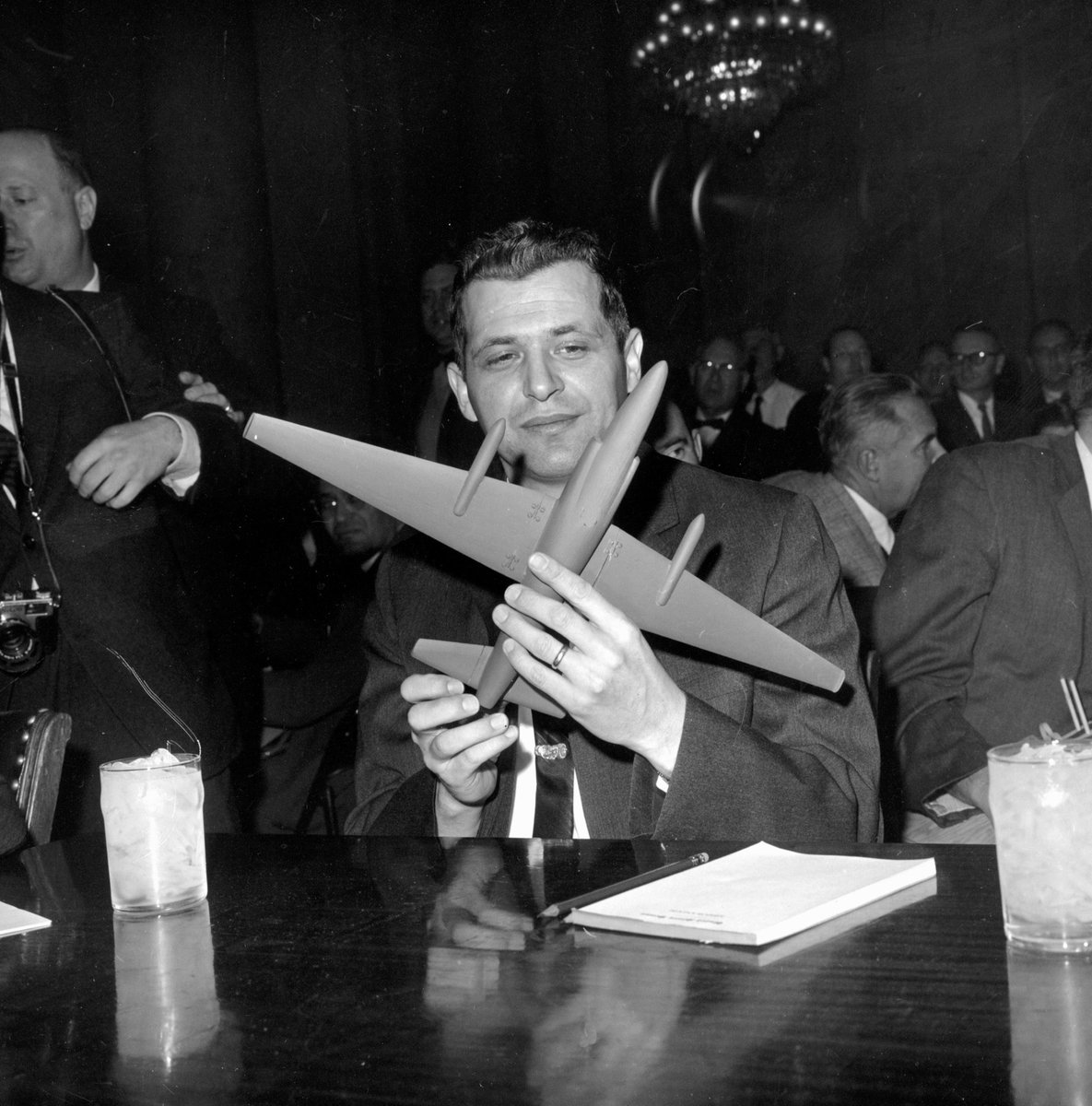 Meet Francis Gary Powers, an American pilot whose @CIA Lockheed U-2 spy plane was shot down while flying a reconnaissance mission in Soviet Union airspace, causing the infamous 1960 U-2 incident. He was captured by the Soviet Union and was convicted of espionage. 📸 : AP