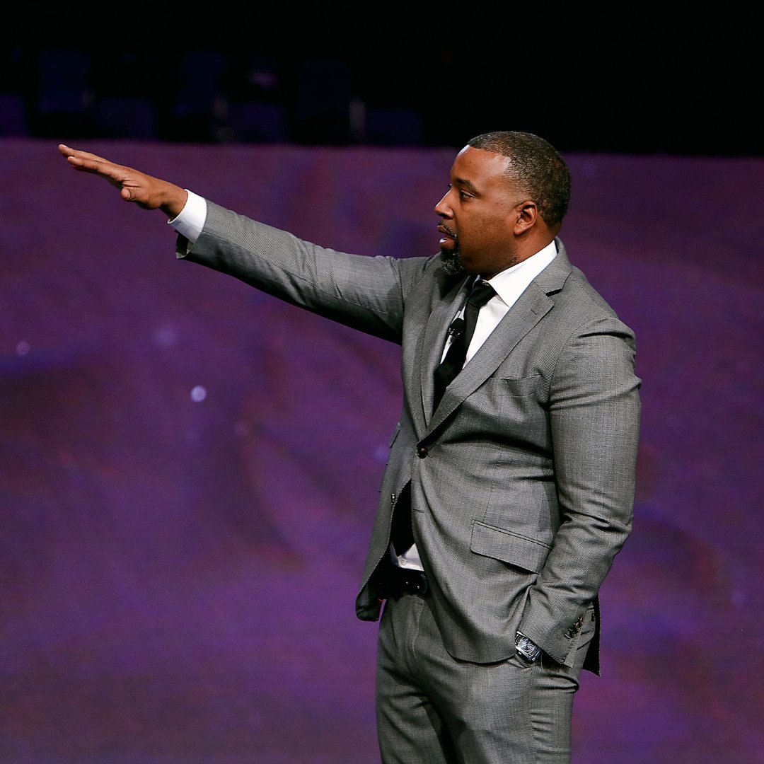 FirstLadyJakes's tweet photo. Pastor Michael Phillips’ Sunday sermon reminds us that true leadership means owning our actions! In 1 Chronicles 21:16-30, David didn't blame others; he sought God's mercy for redemption. 💜
Dive deeper by streaming #AShiftInLocation on our official YouTube channel!
#TPHOnline https://t.co/XgLLehSbaZ