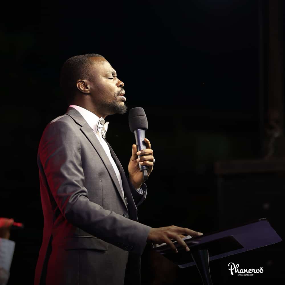 ❤️Tuli mukuberawokwo ❤️ Worthy is your name 💚 When I survey the wondrous cross 💚 I'm yours forever 💜 Bless the Lord oh my Soul 💜 I'm in deep love with you Lord 🤍 There's none like you 🤍 My Heart your Home 💙 You are Holy, Holy 💙 Over again I give my life #Phaneroo