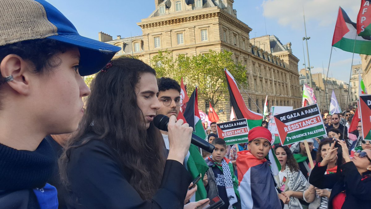 Intervention d Agathe et Eva de @SolidairesEtu pour dénoncer la répression contre les étudiant-es qui soutiennent la Palestine ! @UnionSolidaires