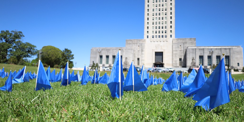 In March, we laid out 2,520 blue flags across the grounds of the state capitol. These flags represent those in our state who will be diagnosed with #colorectalcancer in 2024.

It's important you get screened for colorectal cancer. bit.ly/2OdhPhI