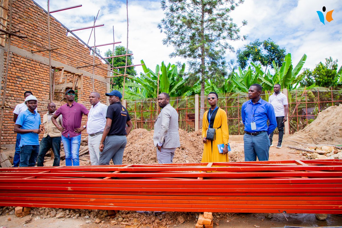 MagazineJimbere's tweet image. 🔴 🐰Une équipe de la Coordination du @PAEEJ_Burundi ainsi que le vice-président du Comité Technique supervisant cette coordination, visitaient ce 08 mai 2024 le chantier du Centre naisseur #cunicole "SUNGURA" de #Muyange dans la commune #Mugina en @CibitokeProv, pour apprécier