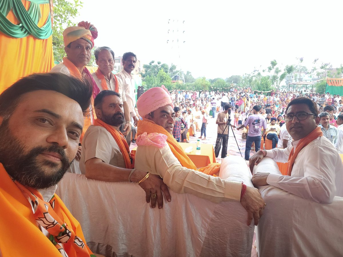 narinderklubana's tweet photo. @SanjayTandonBJP जी को जय श्री राम https://t.co/qqZEYyHvf6