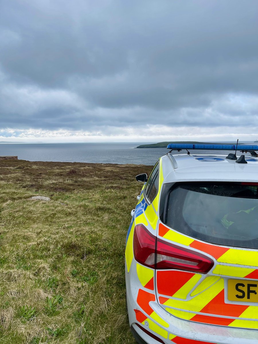 On Monday officers visited Flotta for a community engagement surgery, patrols and road traffic checks.

Officers spent time with residents hearing about local issues. 

Some islanders however were less chatty than others!  🐮 🚓 

#LocalPolicing