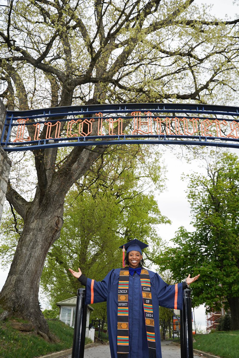 yeahmarco_'s tweet photo. On May 5th, 2024 I received my B.S. in Health Science from the illustrious Lincoln University of PA 💙🧡🥹🥂👩🏾‍🎓 I’ll be screaming about this win for a long time ! https://t.co/PAYUOAiDNj