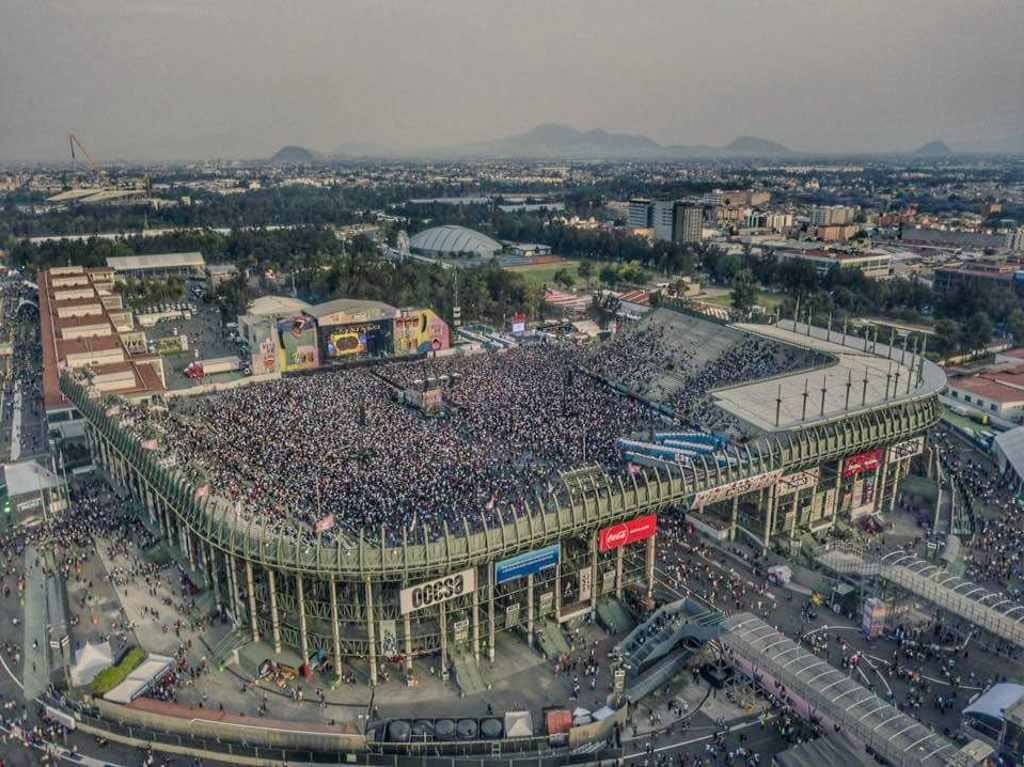 clancyupdating's tweet photo. With a capacity of 65,000, @twentyonepilots is playing their biggest venue yet at the Foro Sol Stadium in Mexico City, MX!! 🇲🇽🏟️ https://t.co/dHYtvJ5Hbo