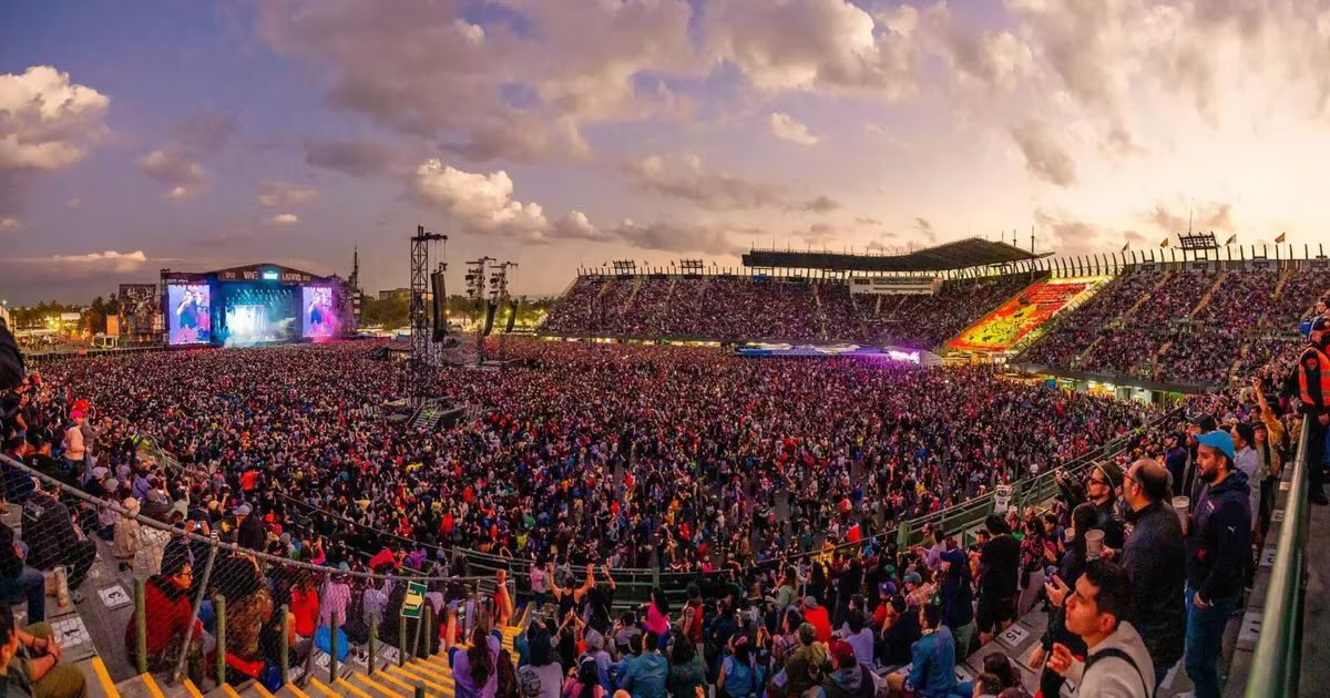 With a capacity of 65,000, <a href="/twentyonepilots/">twenty one pilots</a> is playing their biggest venue yet at the Foro Sol Stadium in Mexico City, MX!! 🇲🇽🏟️