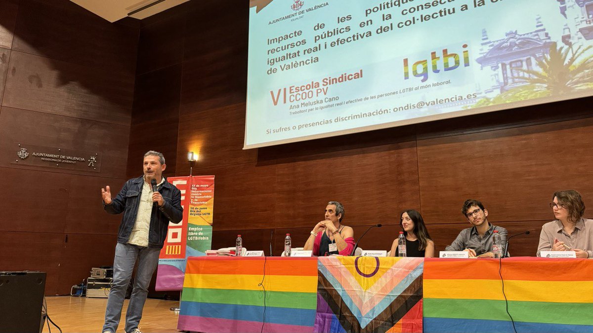 ccoopv's tweet photo. @Manelsanitatcc1 @Sanitat_CCOOPV @kristal_calvo 💬Ferran Senent, de l'Oficina #ONDIS de No Discriminació i Delictes d'Odi ⬇️
- Documentar els fets (Registre únic universal)
- Coordinar-nos amb el tercer sector 
- Atendre a la població. 

Des d'octubre de 2022 hem ates 352 persones. Aspirem a acollir, protegir i acompanyar. https://t.co/SDH6Tb9HDe