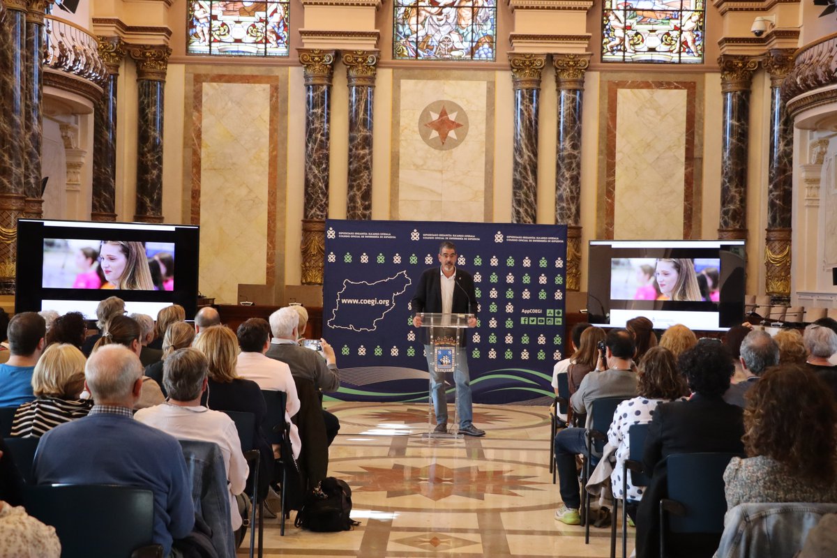 EnekoGoia's tweet photo. 👩‍⚕️👨‍⚕️Erizainen nazioarteko eguna ospatuko da maiatzaren 12an. El salón de plenos ha acogido el  acto de reconocimiento a enfermeras y enfermeros y una conferencia de Gurutz Linazasoro organizado por @COEGIenfermeria. Zorionak omendutako guztei eta ondo pasa igandean! #Donostia https://t.co/pfW0HOpiQw