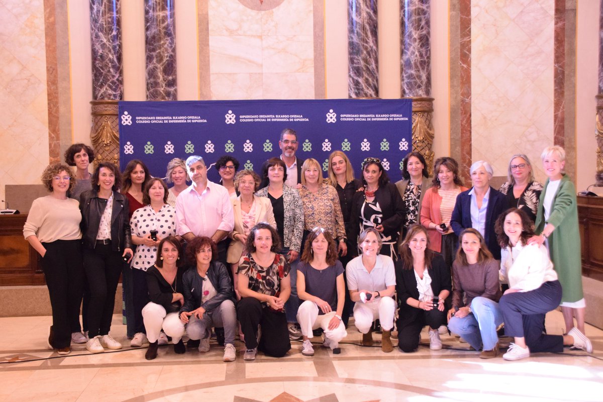 EnekoGoia's tweet photo. 👩‍⚕️👨‍⚕️Erizainen nazioarteko eguna ospatuko da maiatzaren 12an. El salón de plenos ha acogido el  acto de reconocimiento a enfermeras y enfermeros y una conferencia de Gurutz Linazasoro organizado por @COEGIenfermeria. Zorionak omendutako guztei eta ondo pasa igandean! #Donostia https://t.co/pfW0HOpiQw