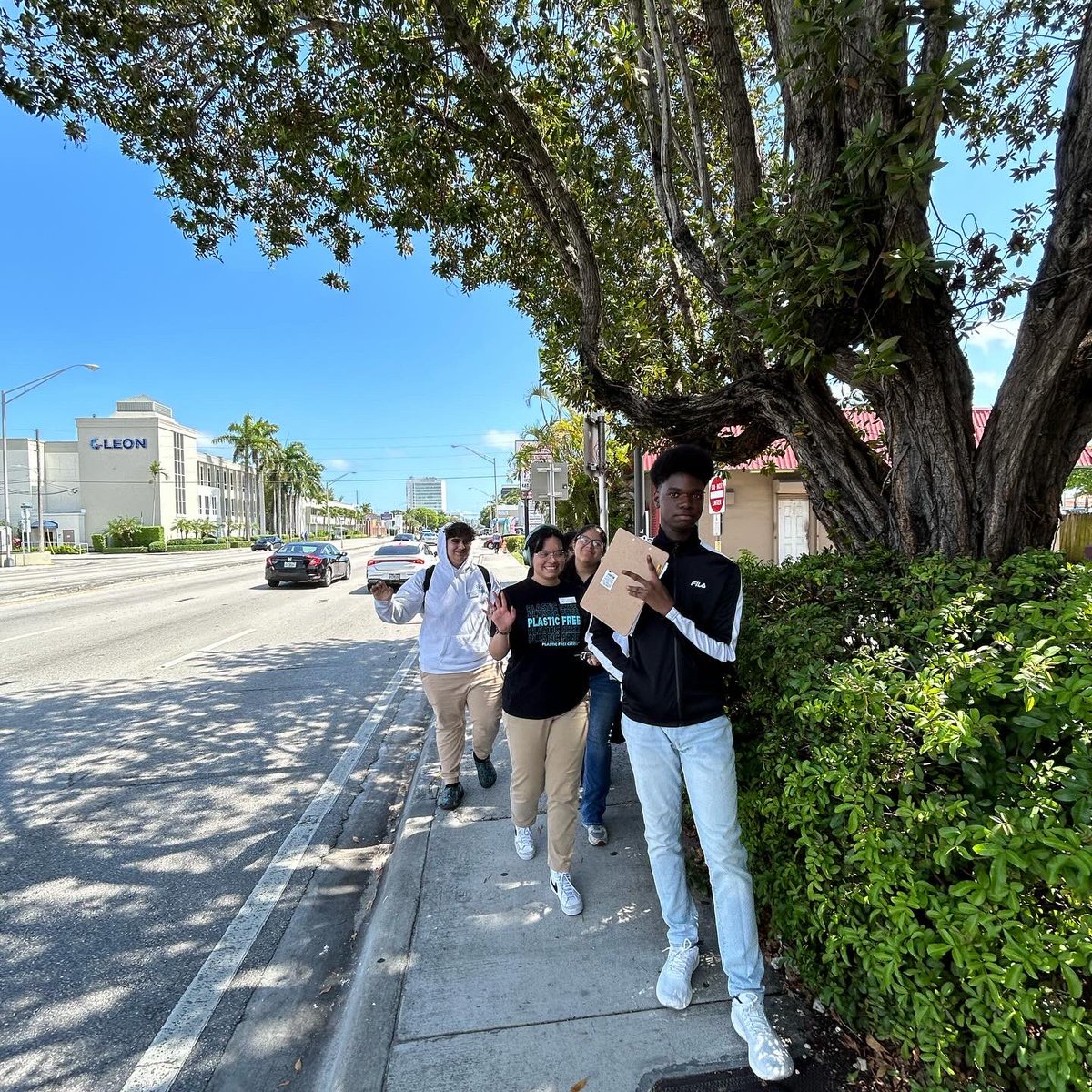 dfoceans's tweet photo. Another great round of #PlasticFreeCities business canvassing in Little Havana with @HealthyLH! @miamiseniorhigh students educated about plastics and surveyed plastic use, reaching 9 restaurants. Next week we will drop off plastic-free samples and sustainability recommendations! https://t.co/ZP7jBqrwyN