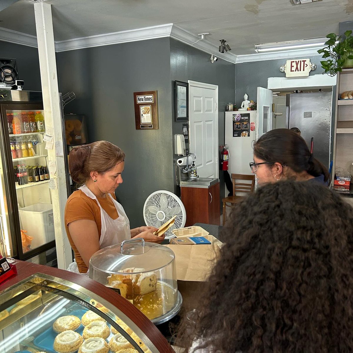 dfoceans's tweet photo. Another great round of #PlasticFreeCities business canvassing in Little Havana with @HealthyLH! @miamiseniorhigh students educated about plastics and surveyed plastic use, reaching 9 restaurants. Next week we will drop off plastic-free samples and sustainability recommendations! https://t.co/ZP7jBqrwyN