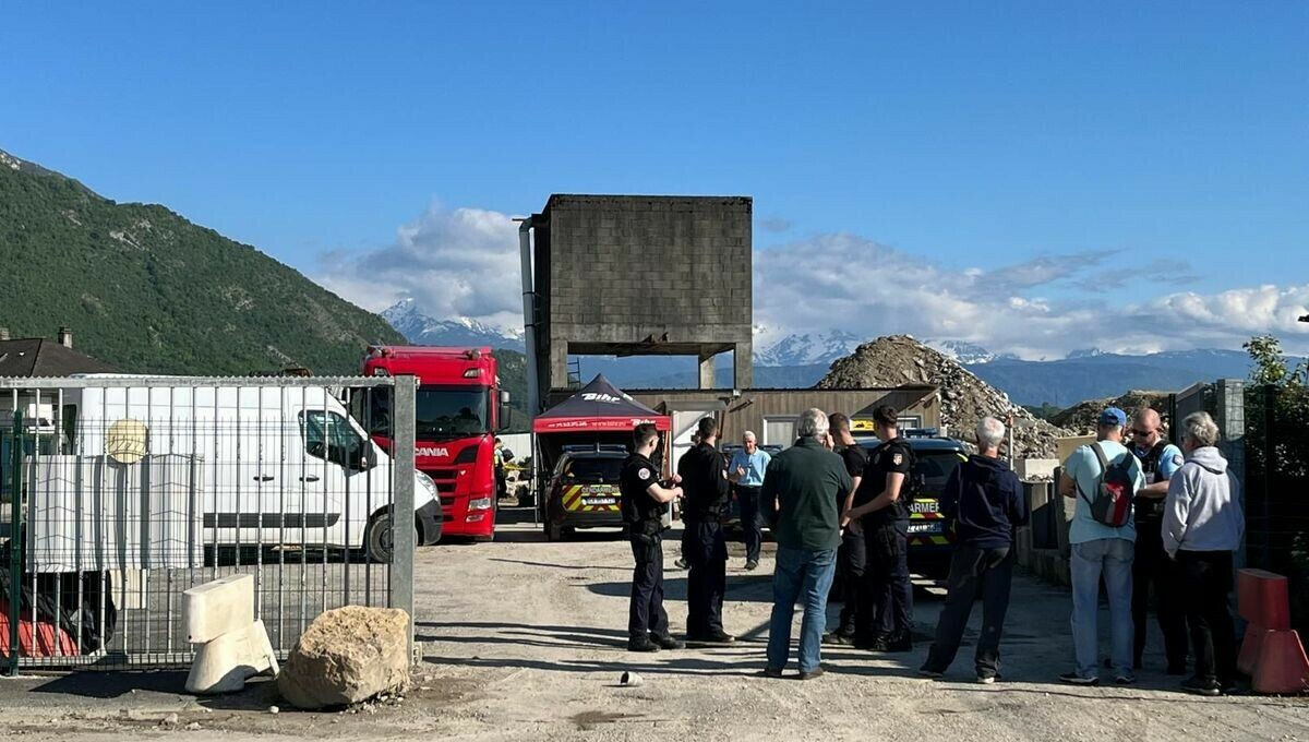 Savoie : un avion immatriculé en Autriche s'écrase au décollage, les deux occupants sont morts ➡️ l.francebleu.fr/MtSo